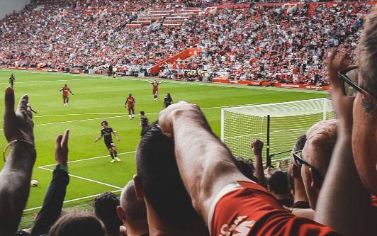 Kuchyně v rytmu Reds Zdravé recepty inspirované Liverpoolem a jeho hráči